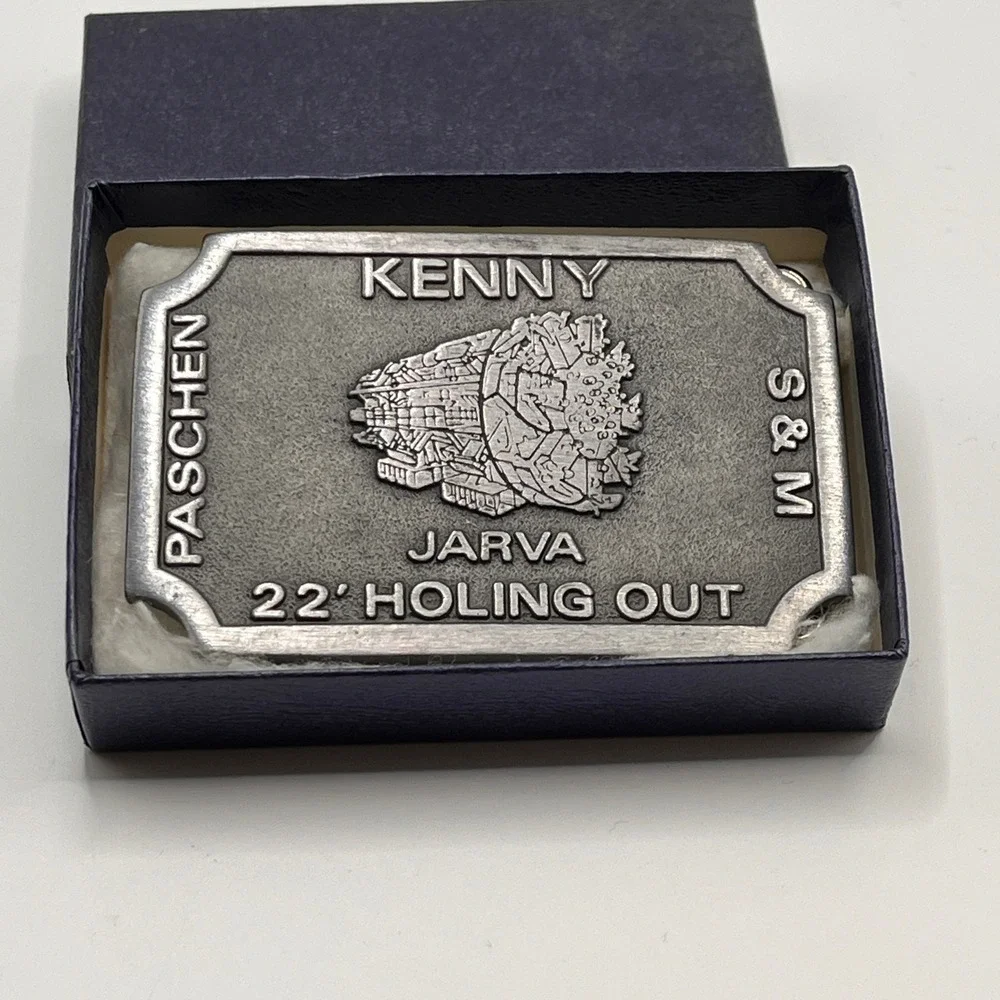 HIT LINE USA PASCHEN KENNY JARVA 22 HOLING OUT‎ Belt Buckle Pewter Tone NEW